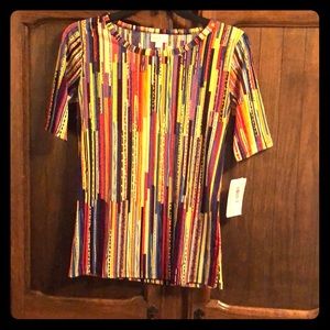 NWT Lularoe Gigi fitted Tee Small